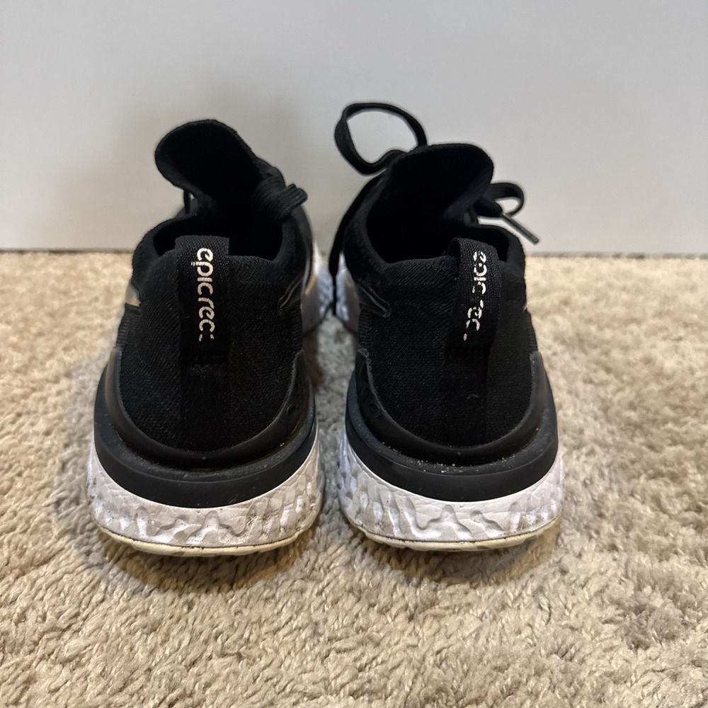 Nike Epic React Flyknit 2 Womens Size 9.5 Black Running Shoes BQ8927-001 - Picture 8 of 14